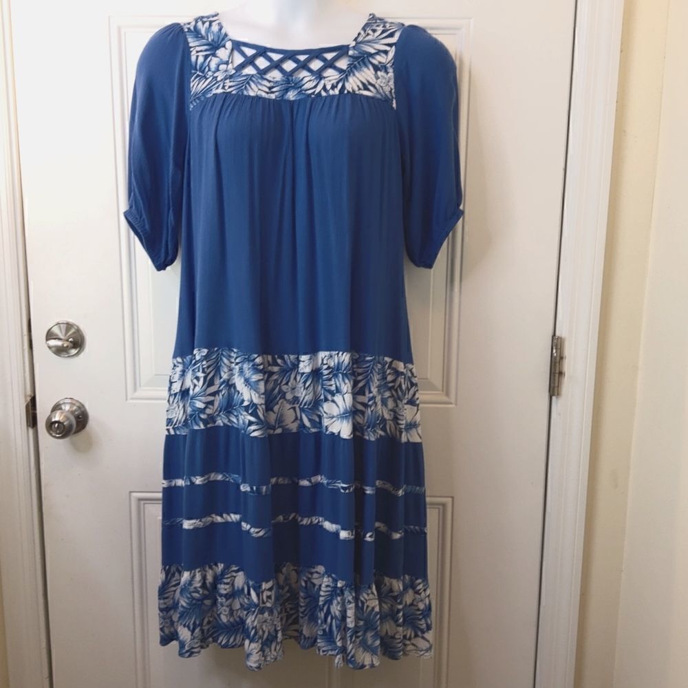 Drapers and Damon's blue and white floral short sleeve gauze dress